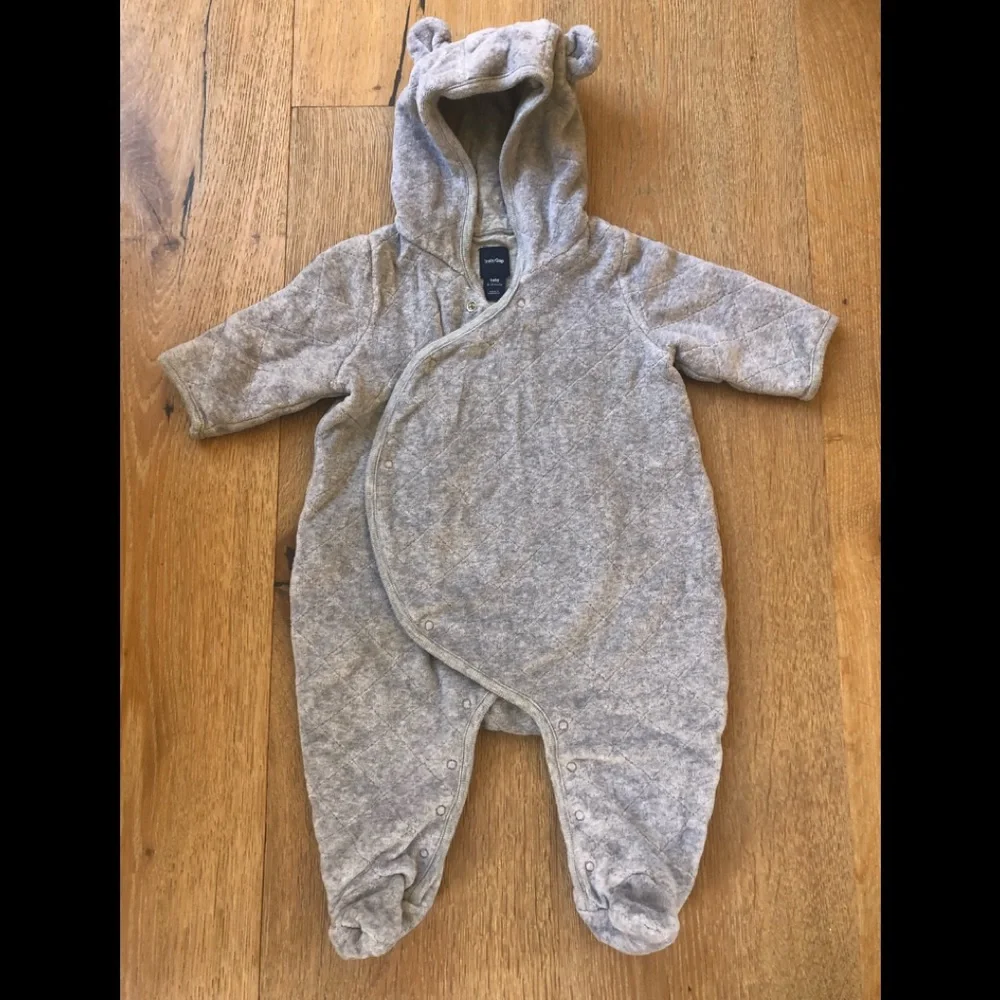 Baby footed quilted hooded romper size 0-3 mo Price Firm!